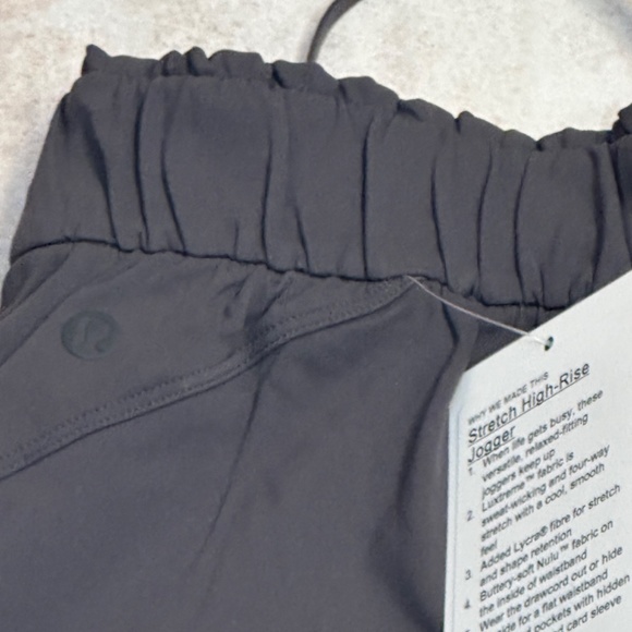 New Lululemon Stretch HR Jogger in grey sage - Picture 7 of 14